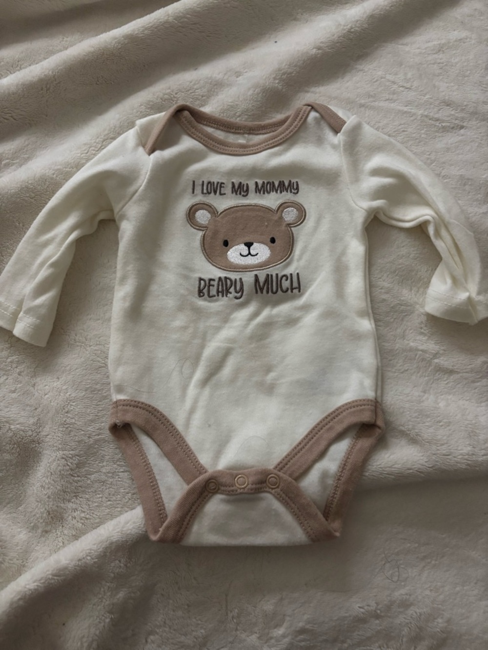 Neutral Bear Appliqué One-Piece Bodysuit - I Love My Mommy
